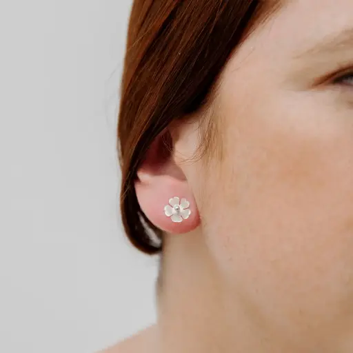 Aretes Concha Flor Pequeña