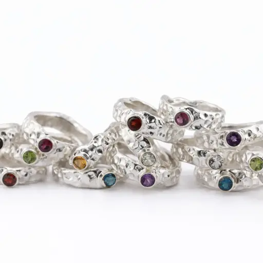 Anillo Coral Piedra Facetada